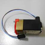 Электромагнитный клапан блока мультиплексора стоматологической установки Planmeca Compact, 24 В 4 Вт, пропорционального типа.